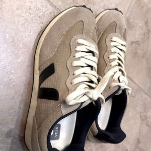 Veja Sneakers. (Rio Branco)